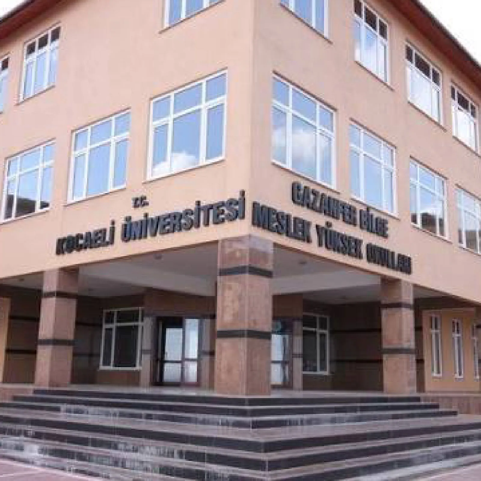 Gazanfer Bilge Okulu – Karamürsel